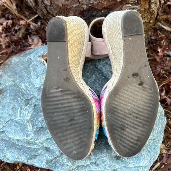 Lexi & Abbie Closed toe wedge espadrilles rainbow jute & beige. Size 6 - Picture 8 of 9